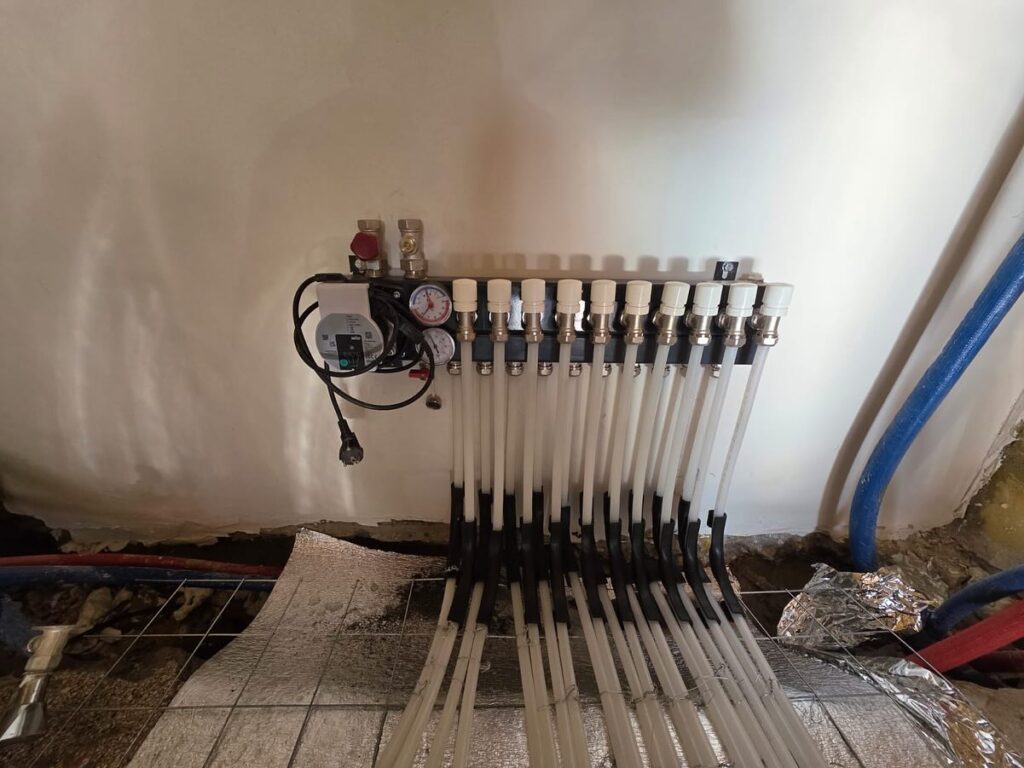 Instagram post from macbouw. This post is in position 8.