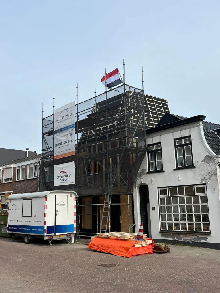 Instagram post from macbouw. This post is in position 2.