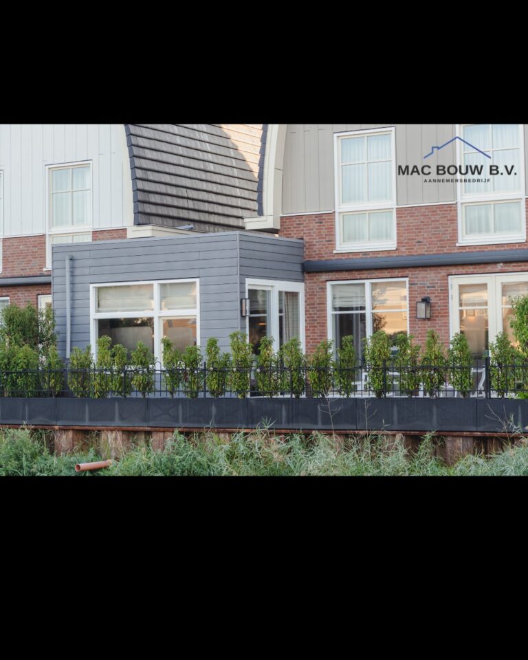 Instagram post from macbouw. This post is in position 3.